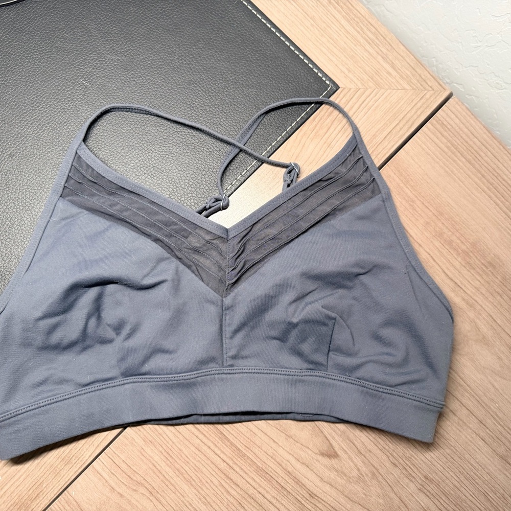 Alo Grey Ultimate V Neck Sports Bra - M